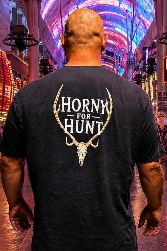 1A) hunting sign fitted T-shirt